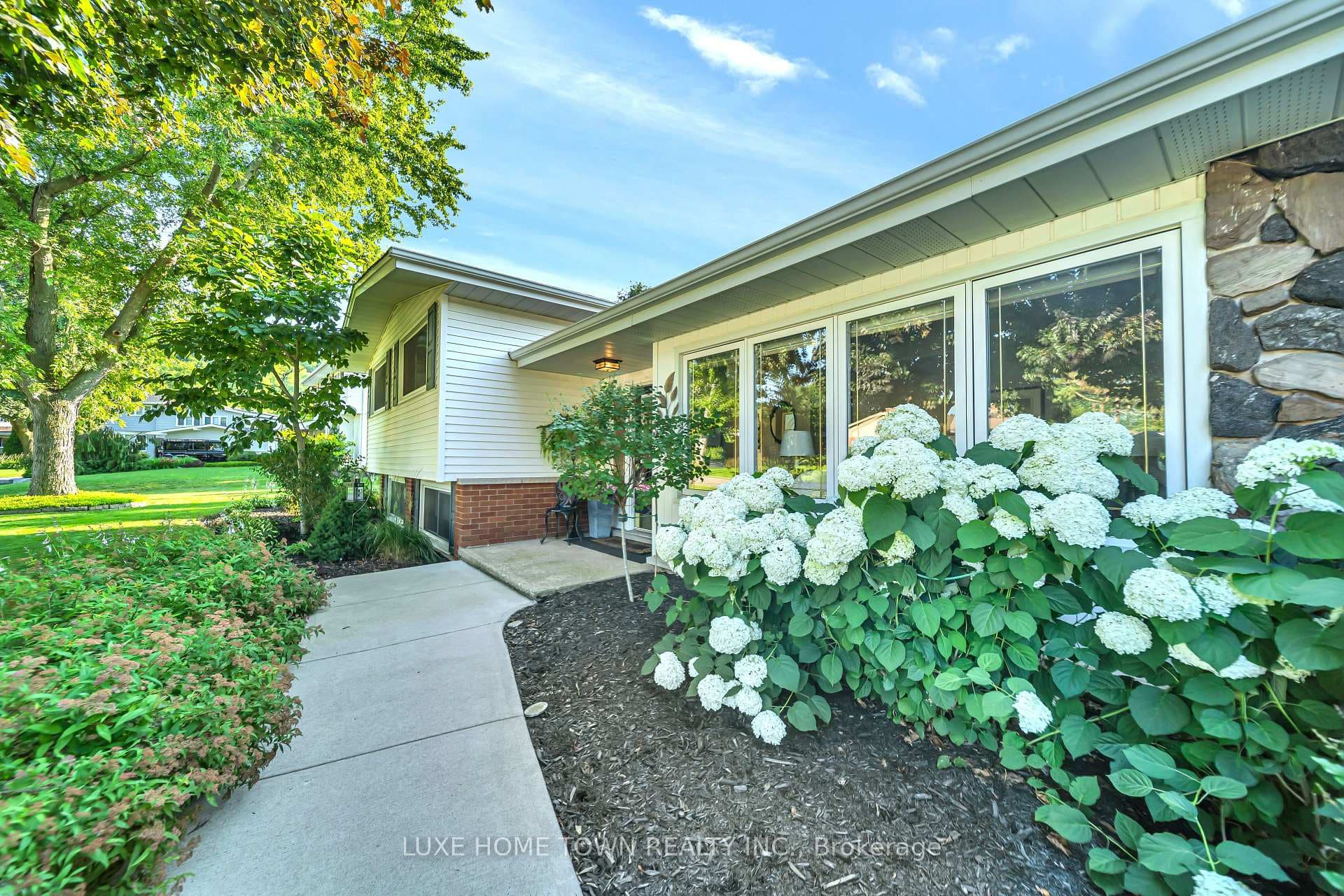 12 Mcnab Drive photo 3