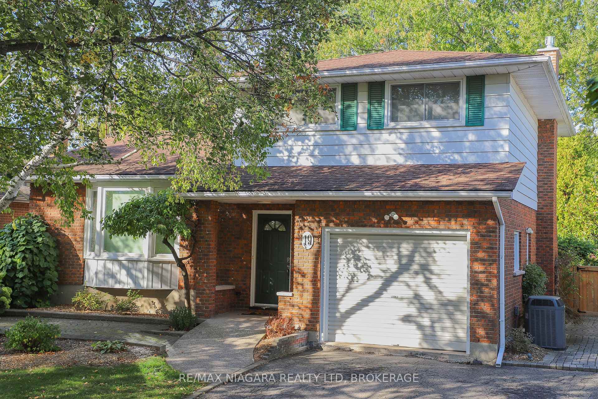 19 Jessica Drive photo 1