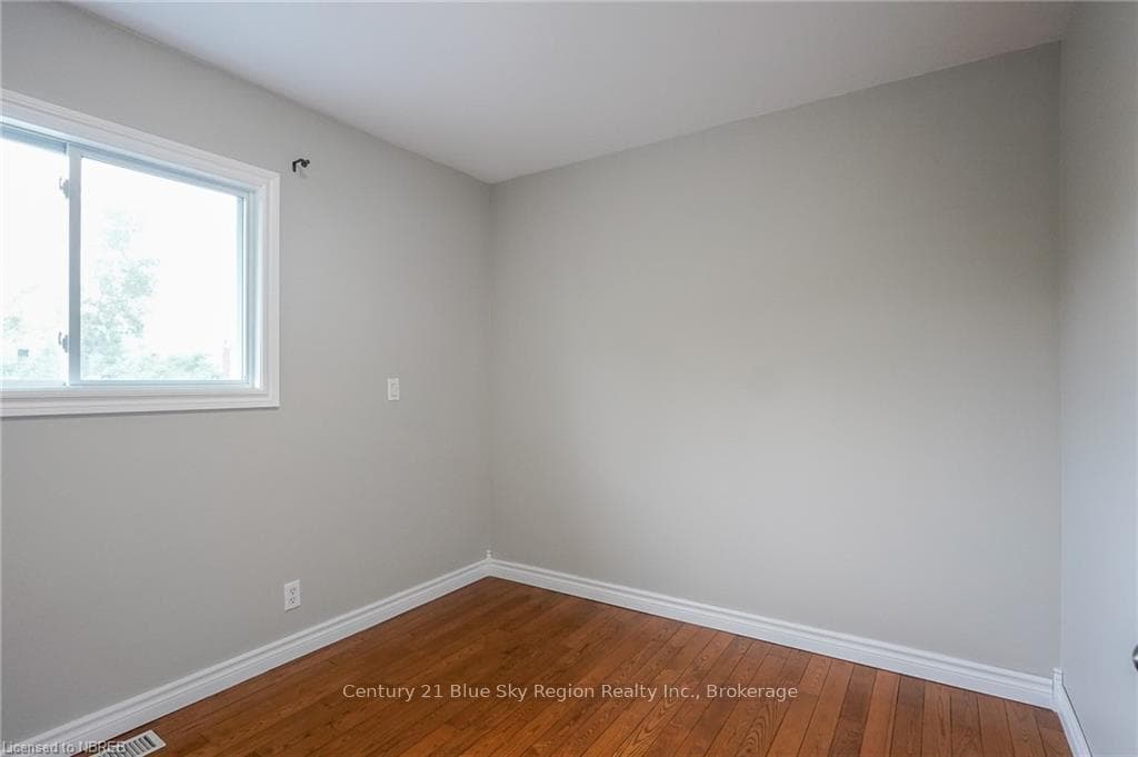 523 MCINTYRE Street photo 14
