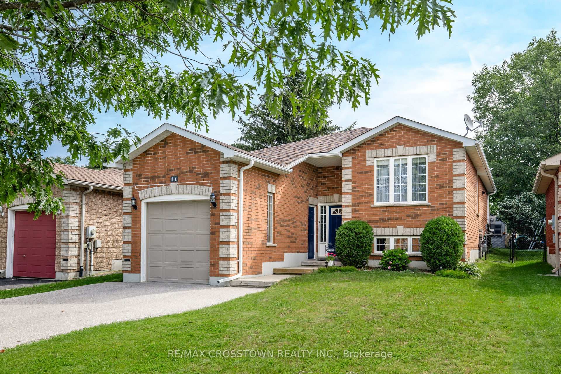 11 Revelstoke Court photo 2