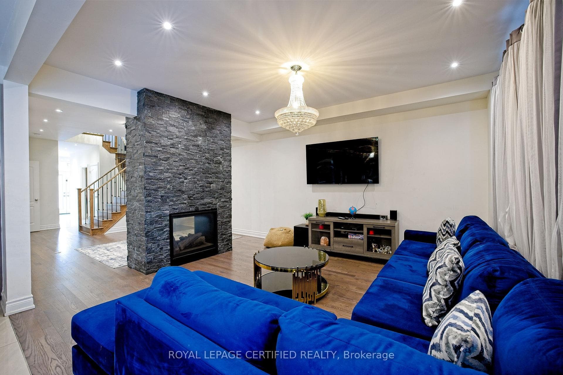 3 Lower Thames Drive photo 8