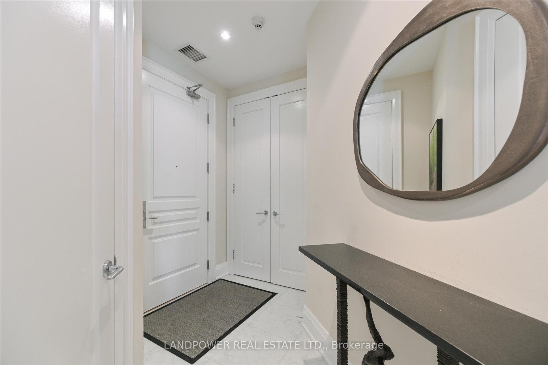 80 Yorkville Avenue Unit 503 photo 2