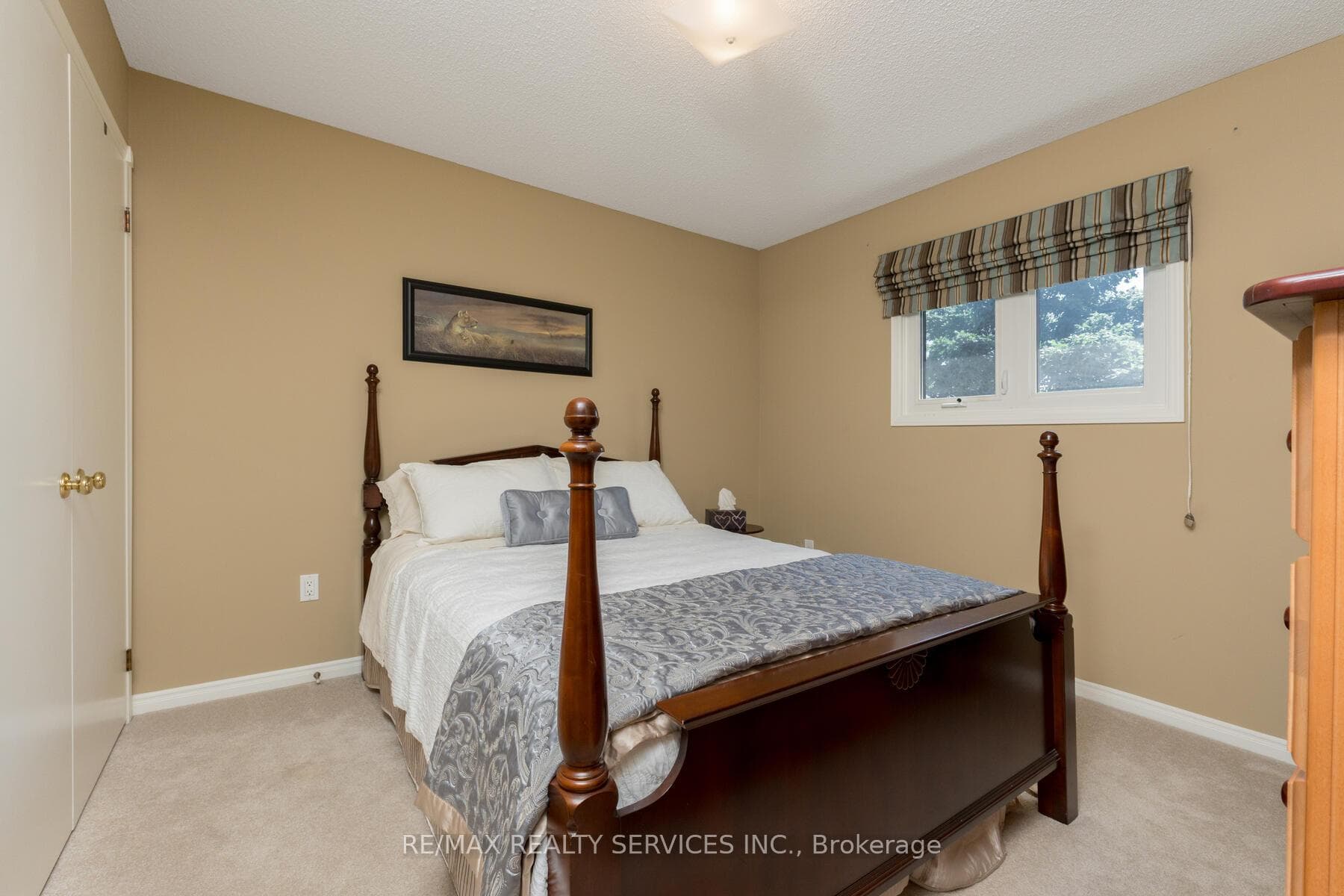 46 Hall Crescent photo 26
