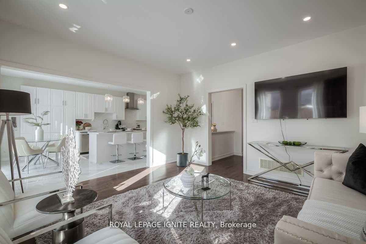 2524 Bandsman Crescent Unit Main photo 4