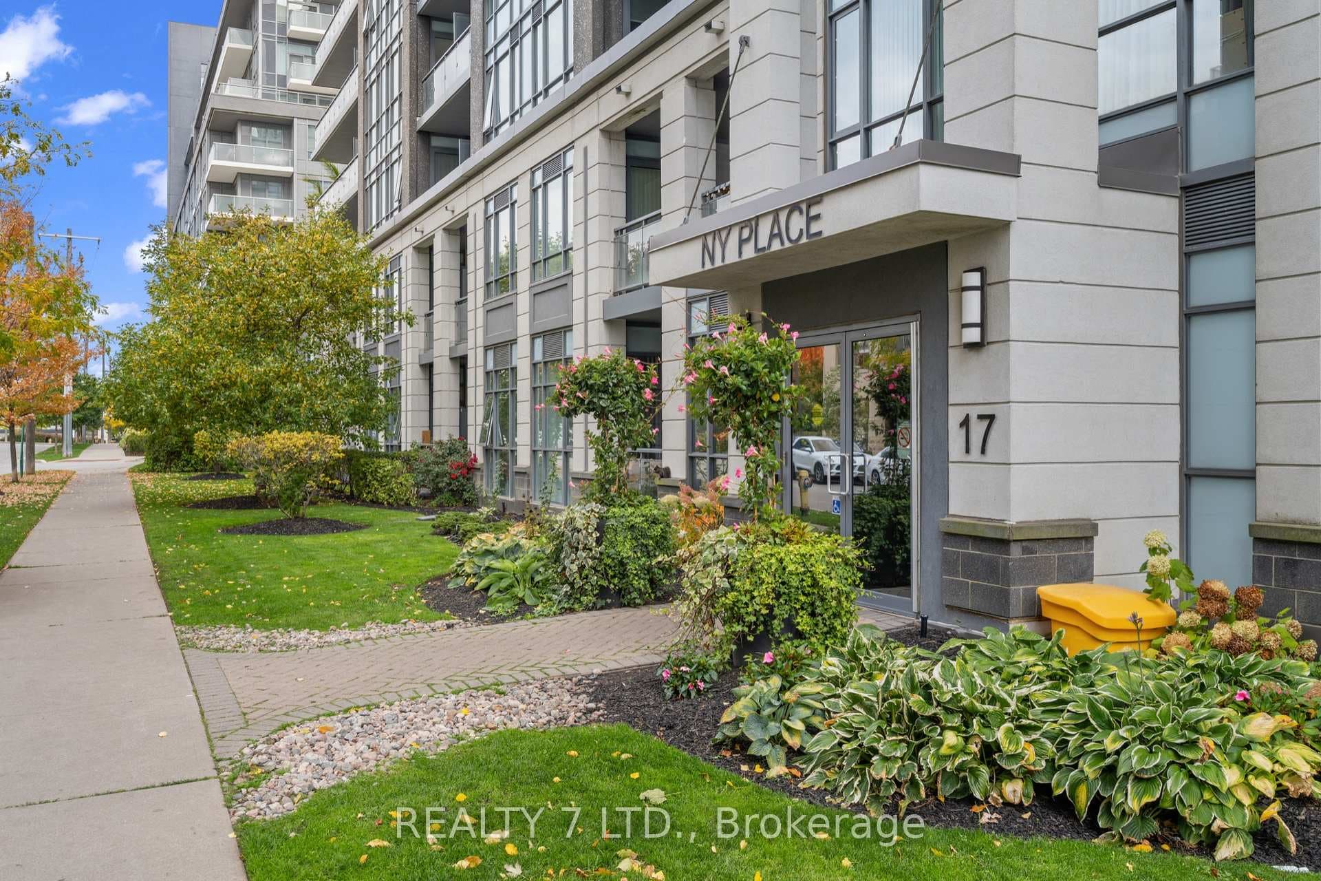 17 Kenaston Gardens Unit 807 photo 1
