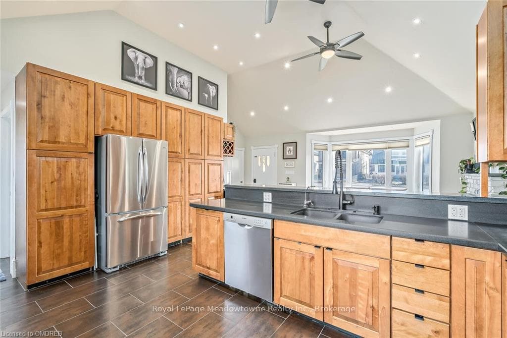 73 GUELPH Street photo 16