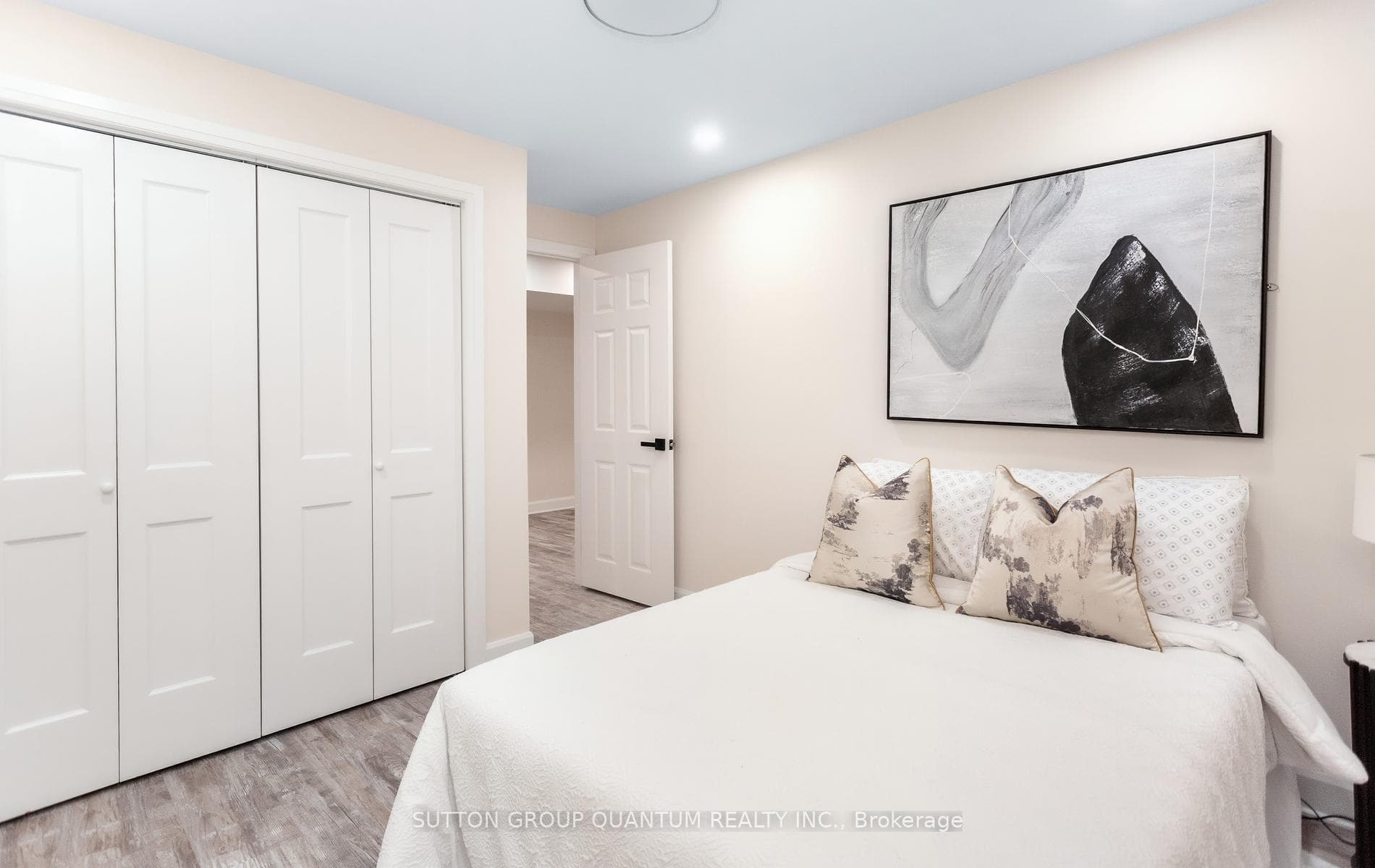 313 Bessborough Drive photo 23