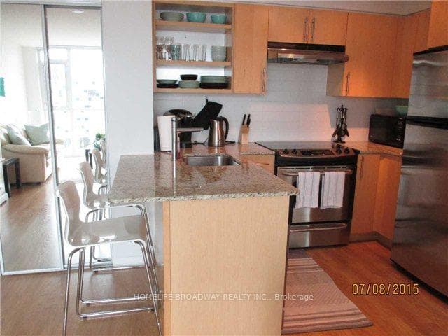 96 St Patrick Street Unit 1401 photo 8