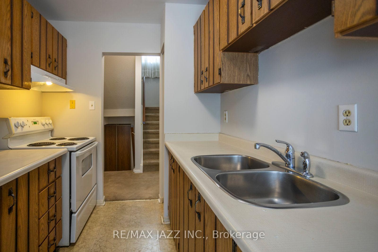 77 Caronia Square photo 9