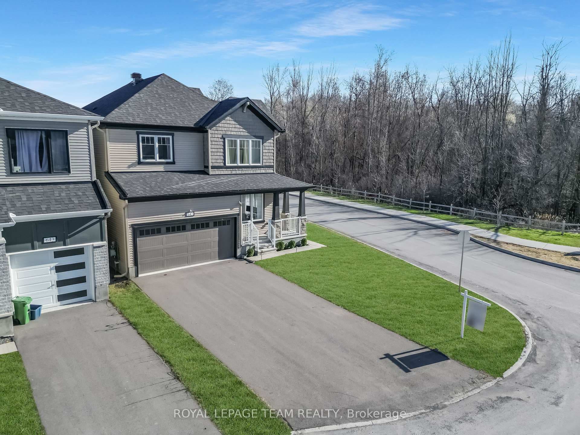 647 Cygnus Street photo 27