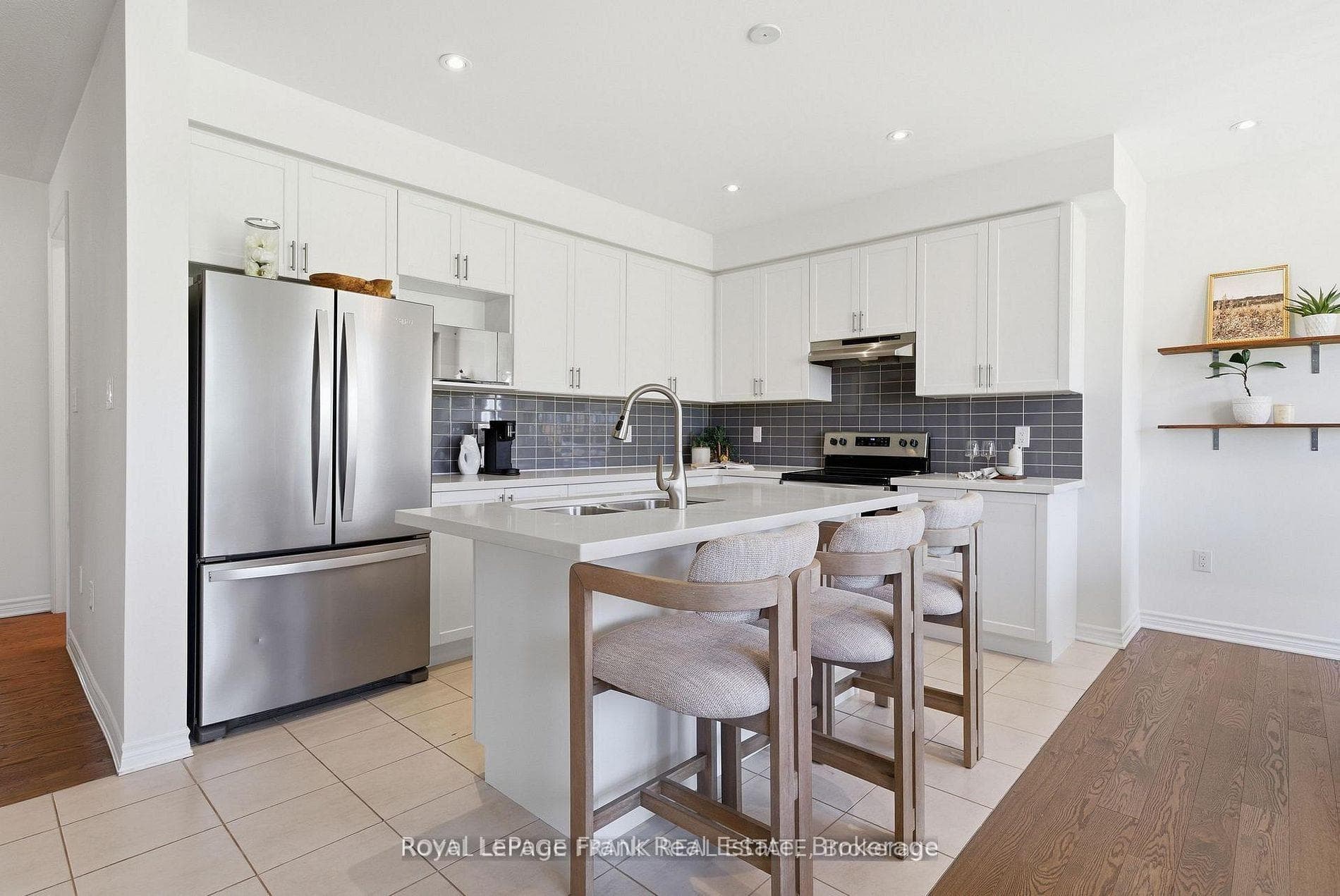 15 Highlands Boulevard photo 11