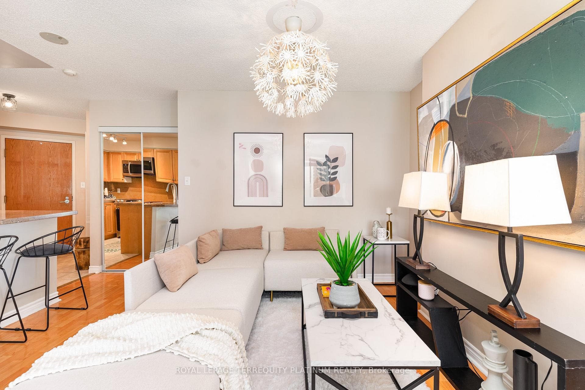 7 Lorraine Drive Unit 611 photo 3