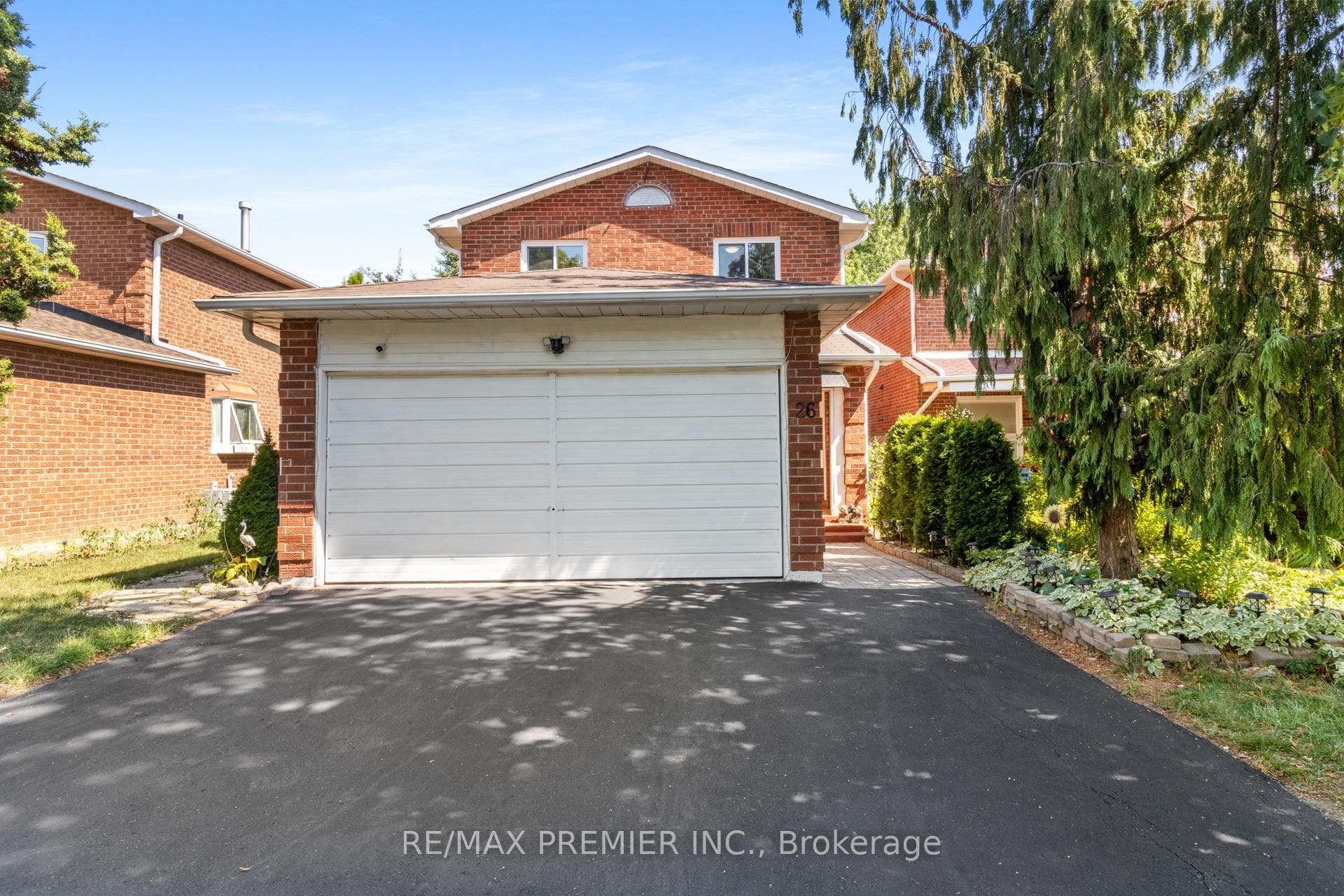 26 Ecclestone Drive photo 1