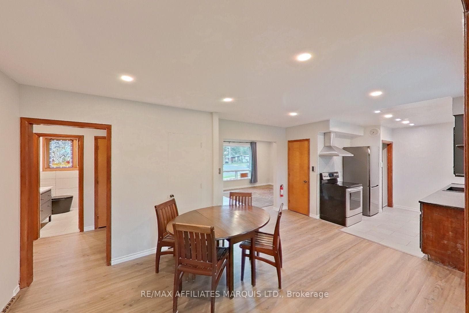 777 Sandfield Crescent photo 13