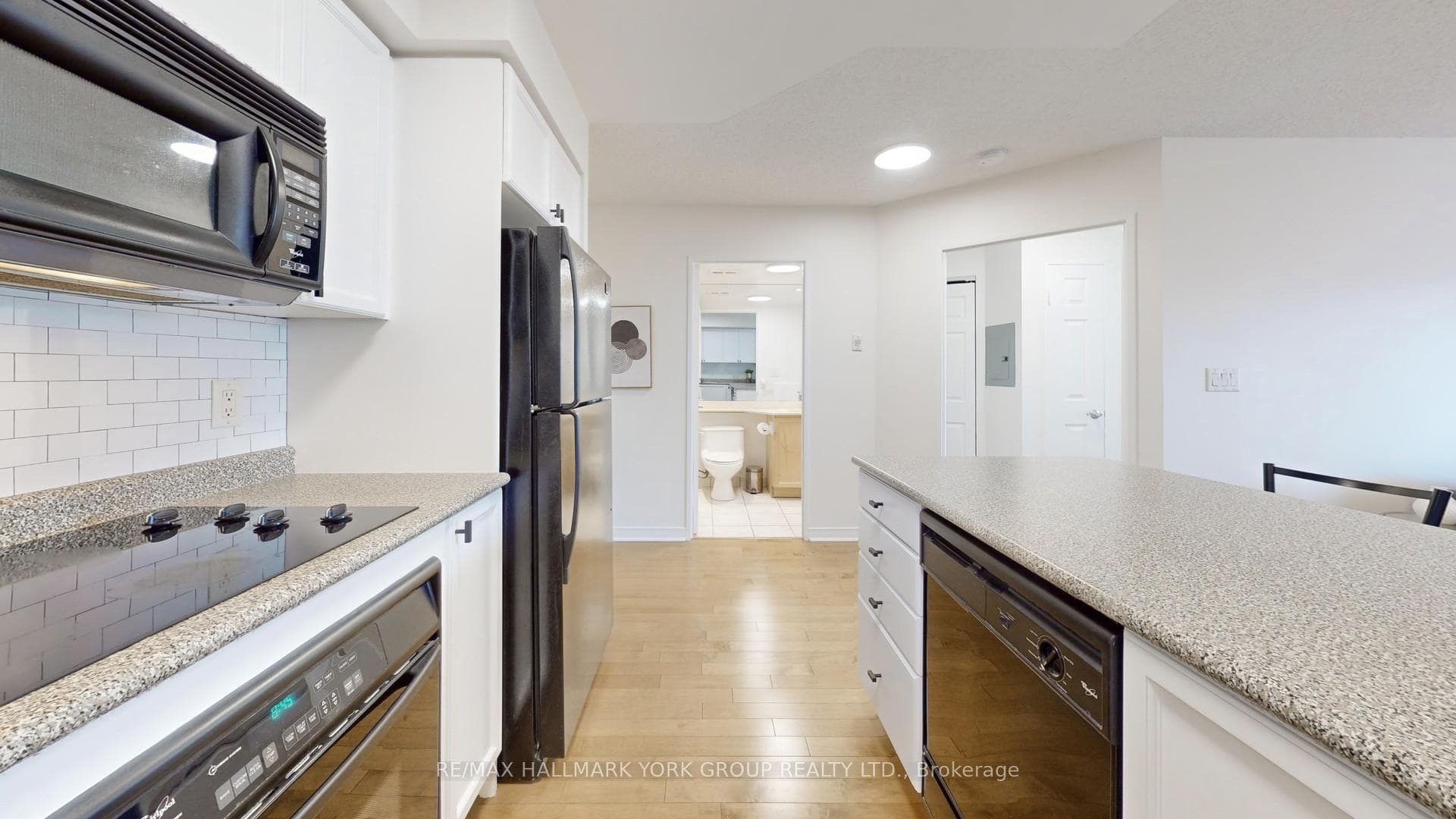 245 Davisville Avenue Unit 512 photo 13