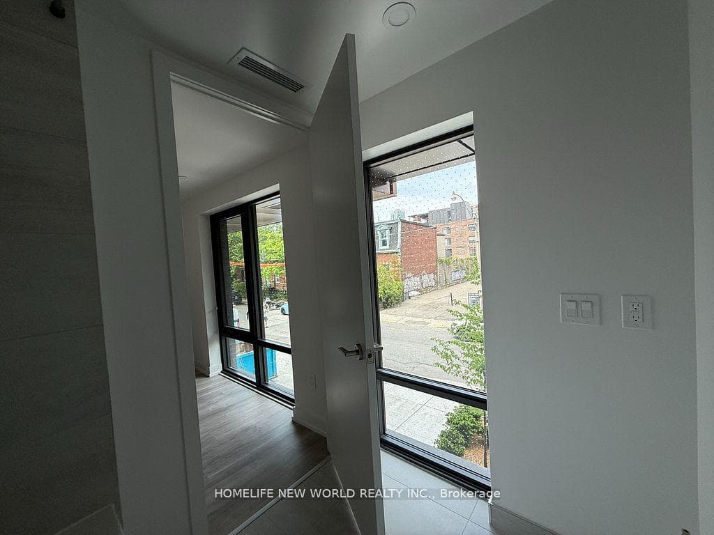 28 Eastern Avenue Unit TH01 photo 4