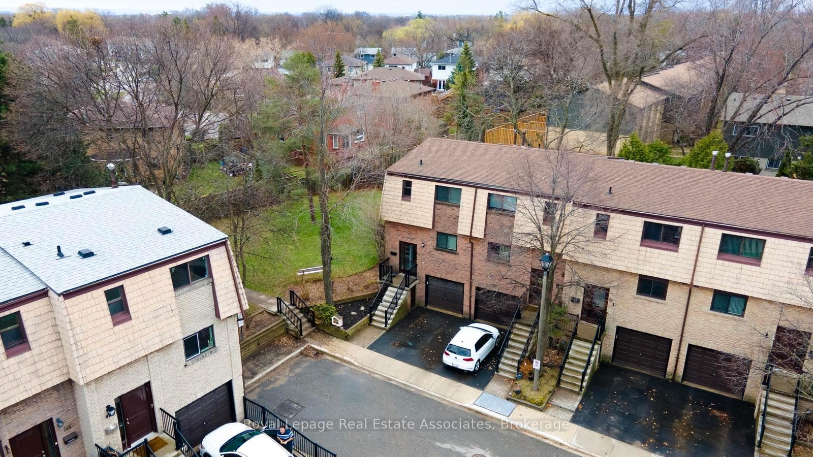 1516 Sixth Line Unit 48 photo 38