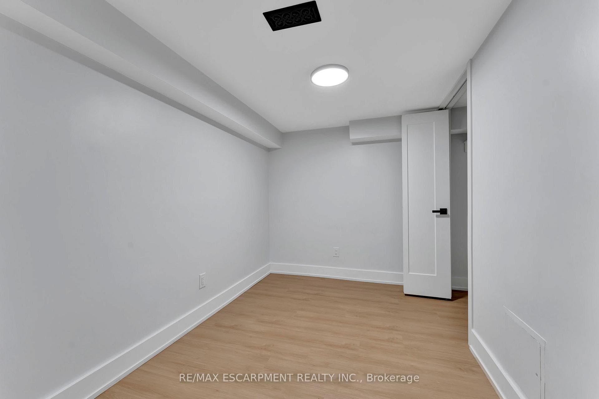 47 MacDonald Avenue photo 29