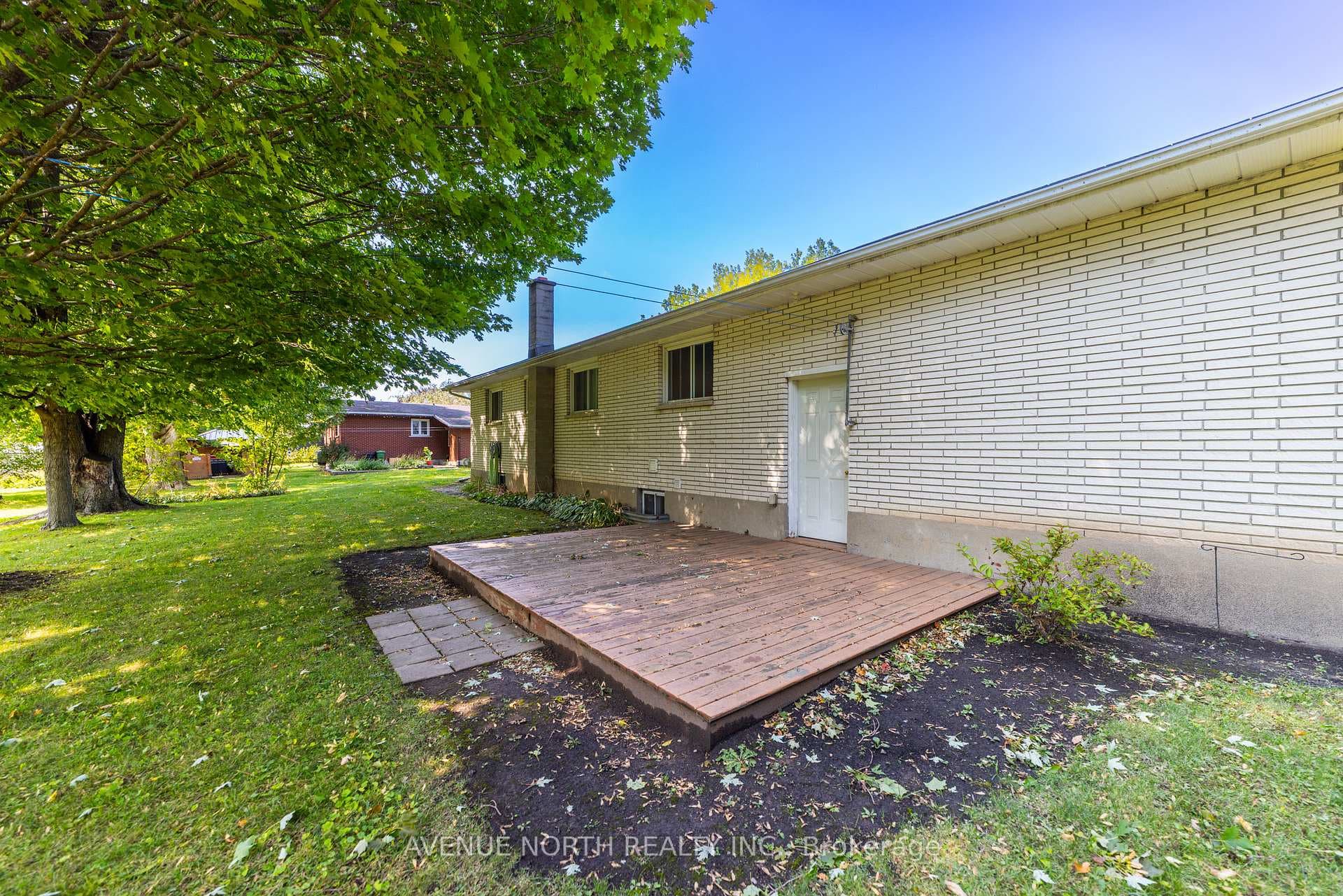 832 Notre Dame Street photo 34