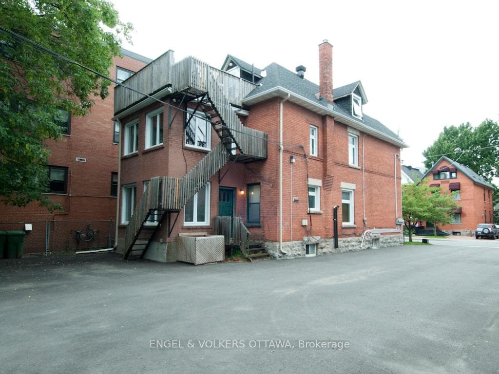 96 Waverley Street Unit 1 photo 28