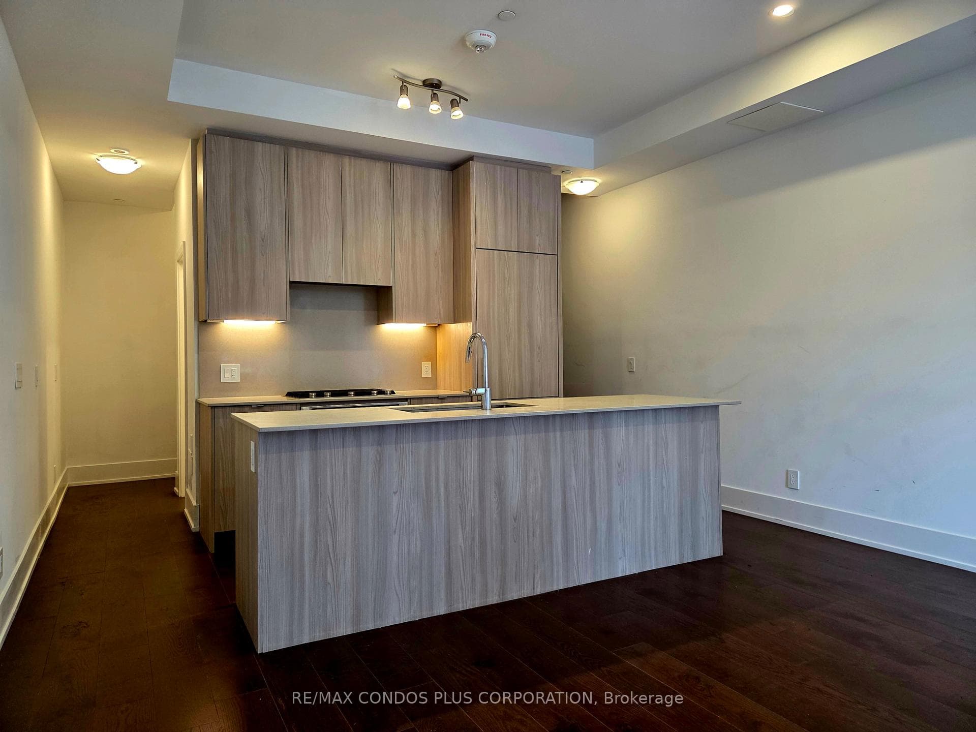 270 Davenport Road Unit 9 photo 4