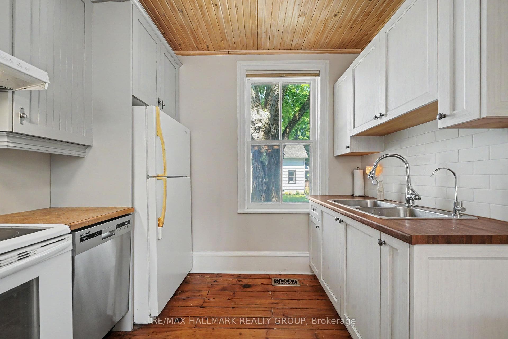 98 Drummond Street photo 18