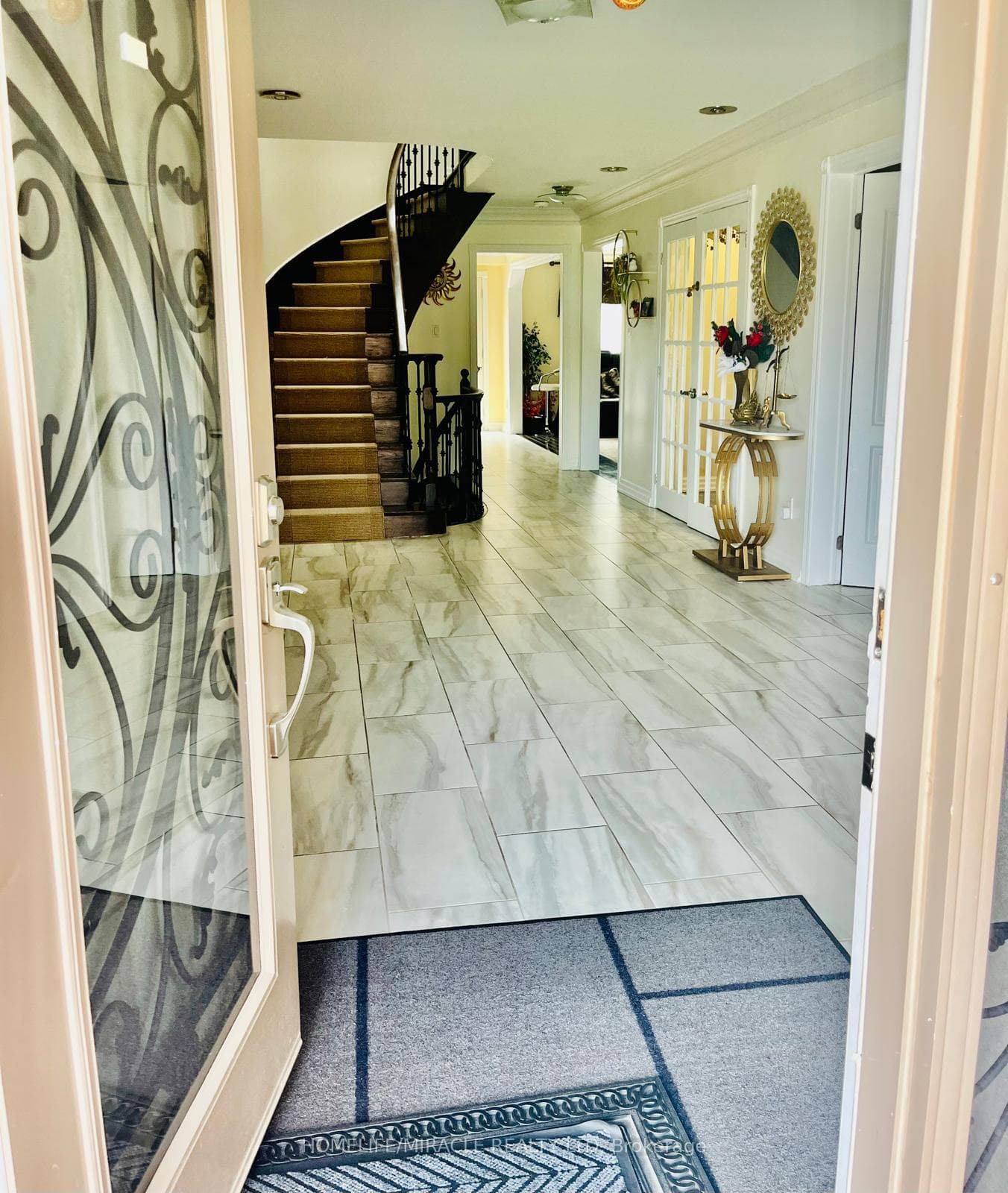 3076 Bayberry Drive photo 2