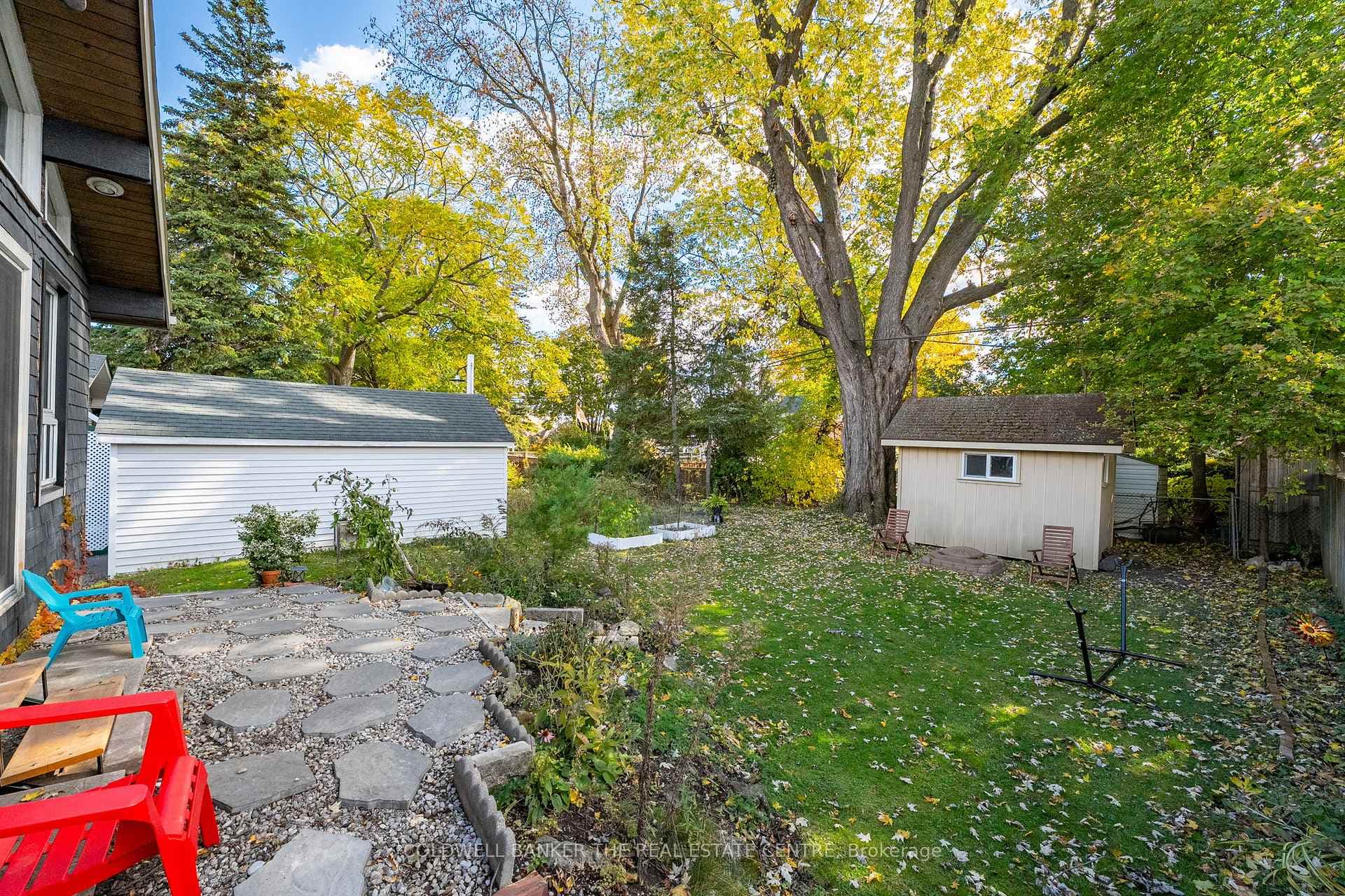 105 Hillcroft Street photo 31