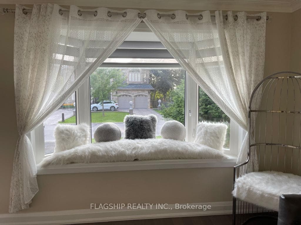 65 Kingsdown Drive photo 3