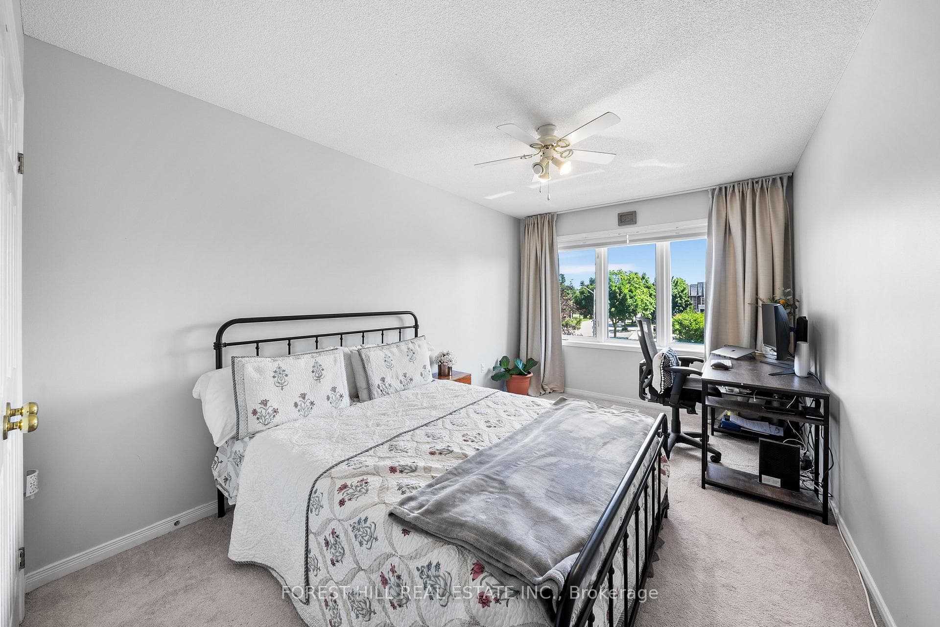 1266 Blanshard Drive photo 17