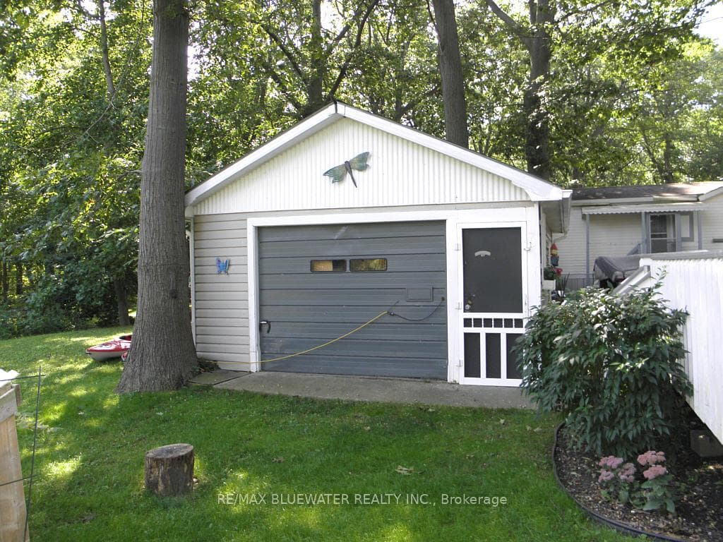 9714 Lake Road photo 11