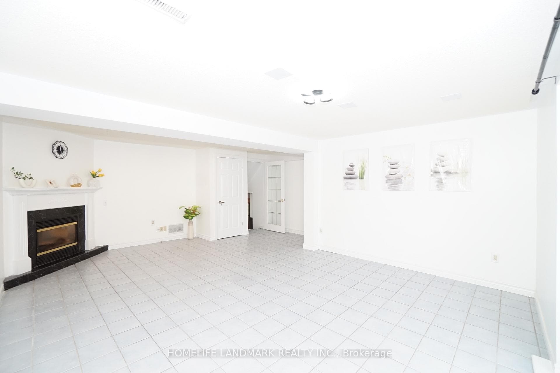 594 Queen Victoria Drive Unit Gound & Bsmt photo 5