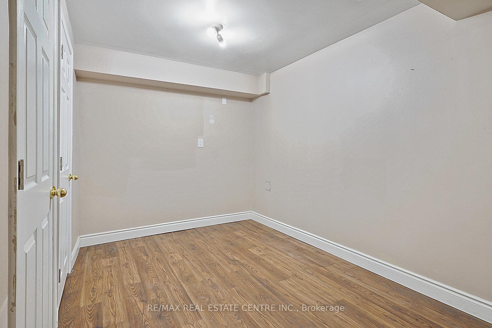 89 Forsythia Road Unit Lower photo 17