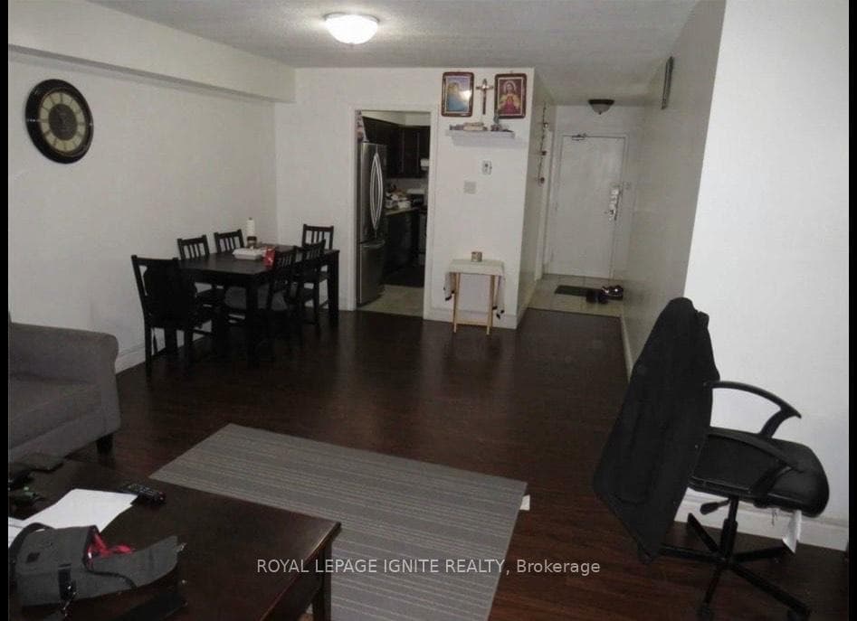 3380 Eglinton Avenue Unit 905 photo 5