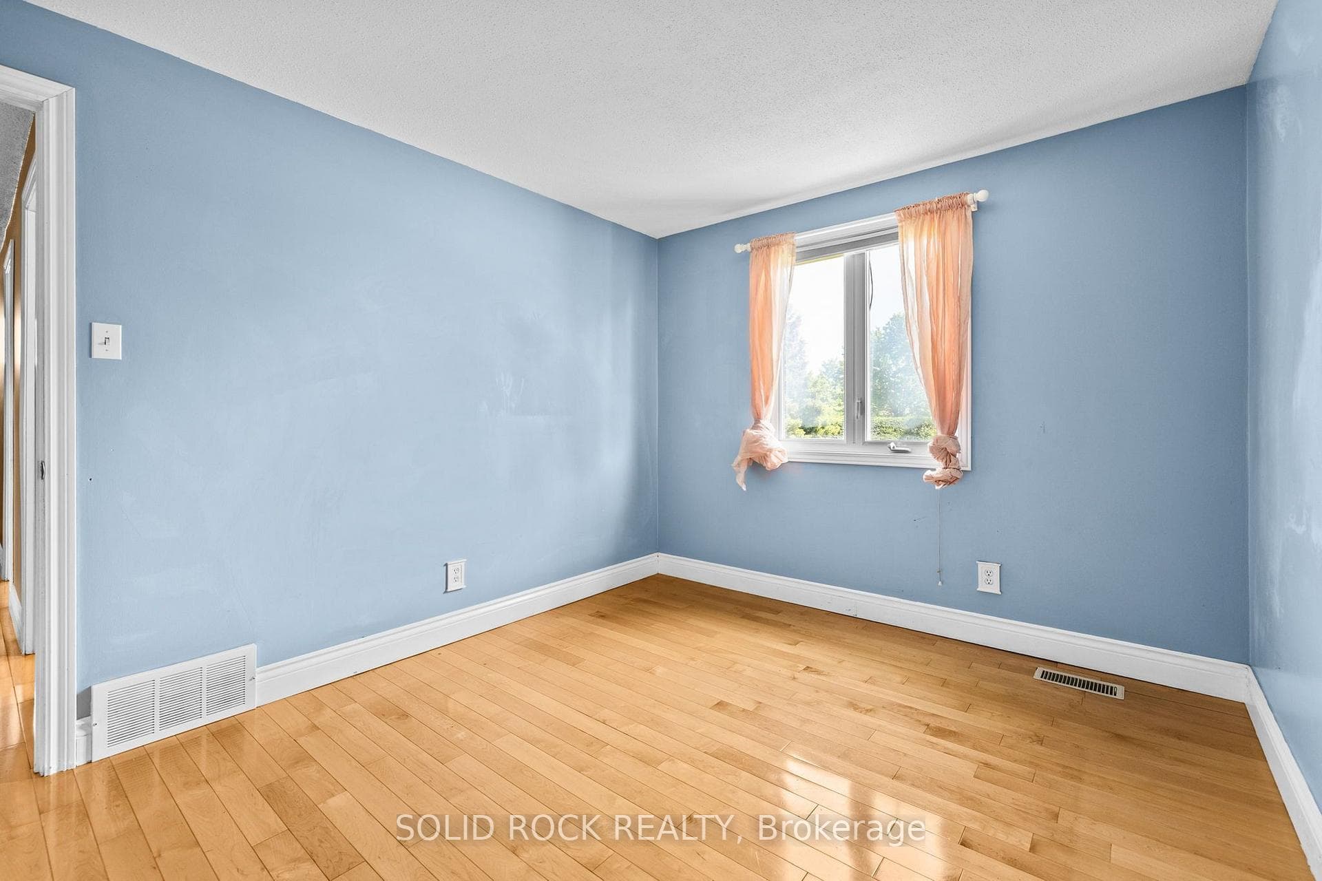 1631 Charbonneau Street photo 26