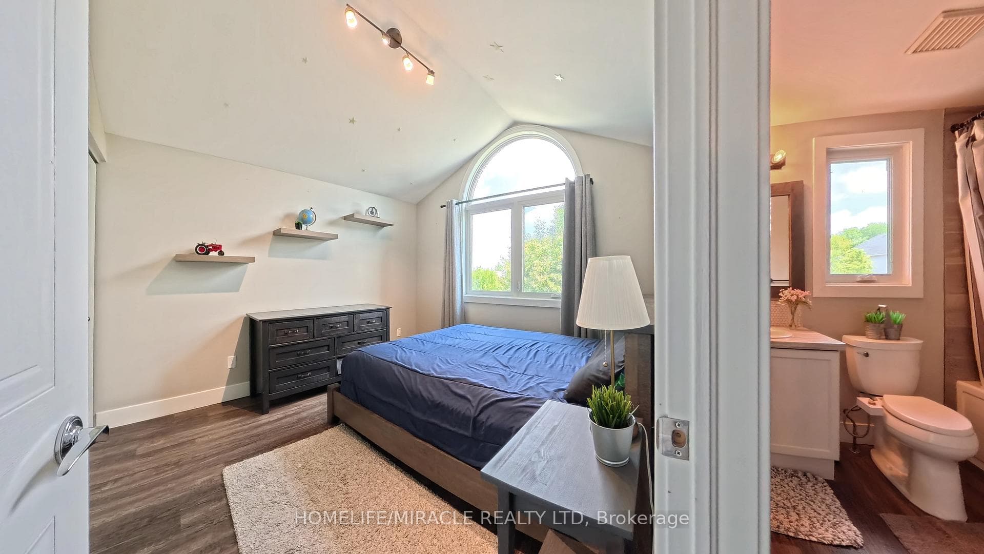 40 Mccormick Drive photo 31