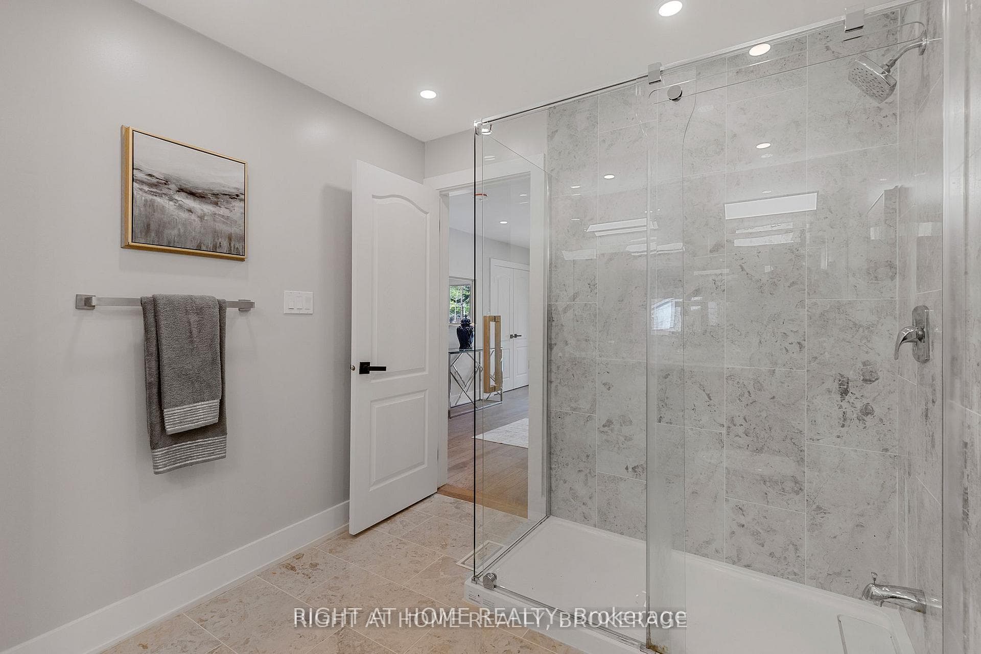 347 Mapledene Drive Unit UPPER photo 23