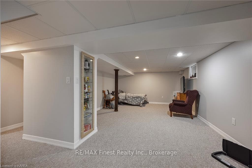 959 KILLARNEY Crescent photo 33