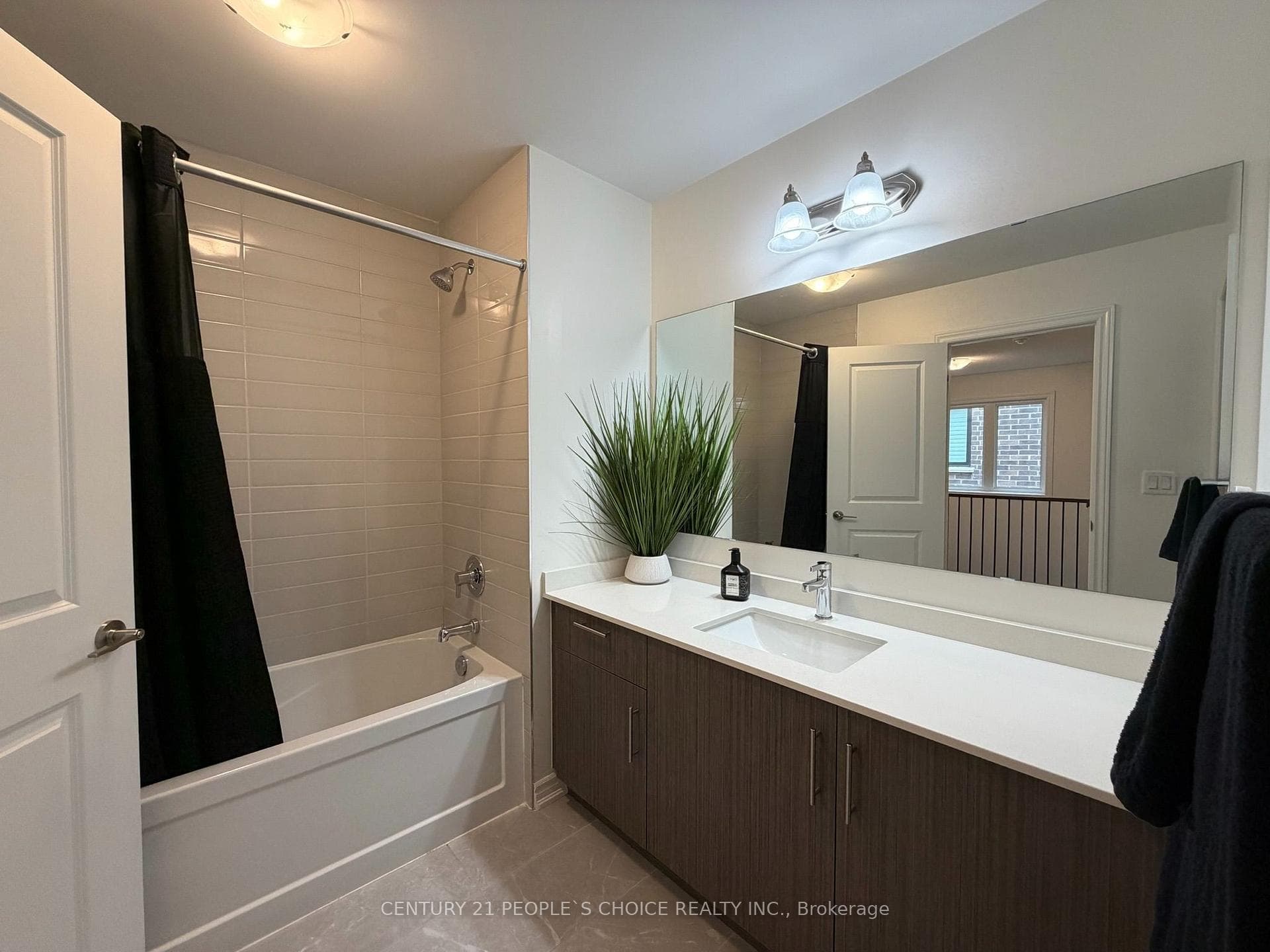 487 Bergamot Avenue photo 17