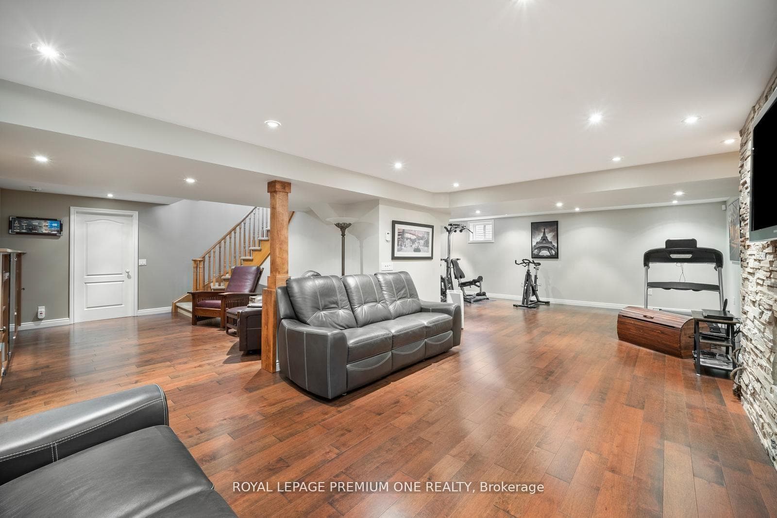 536 Village Parkway photo 33