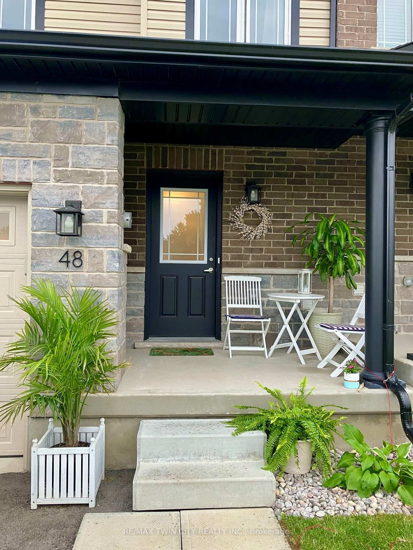 48 Bawcutt Crescent photo 6