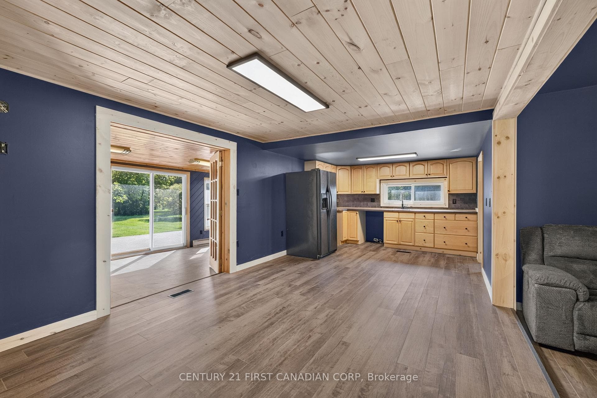 20847 Victoria Road photo 6