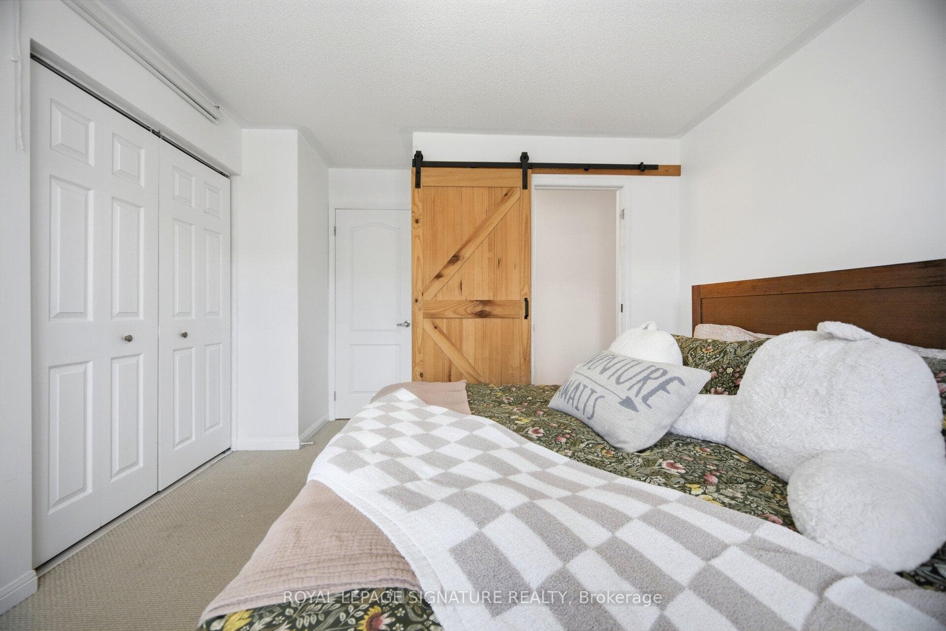 6020 Derry Road Unit 22 photo 32
