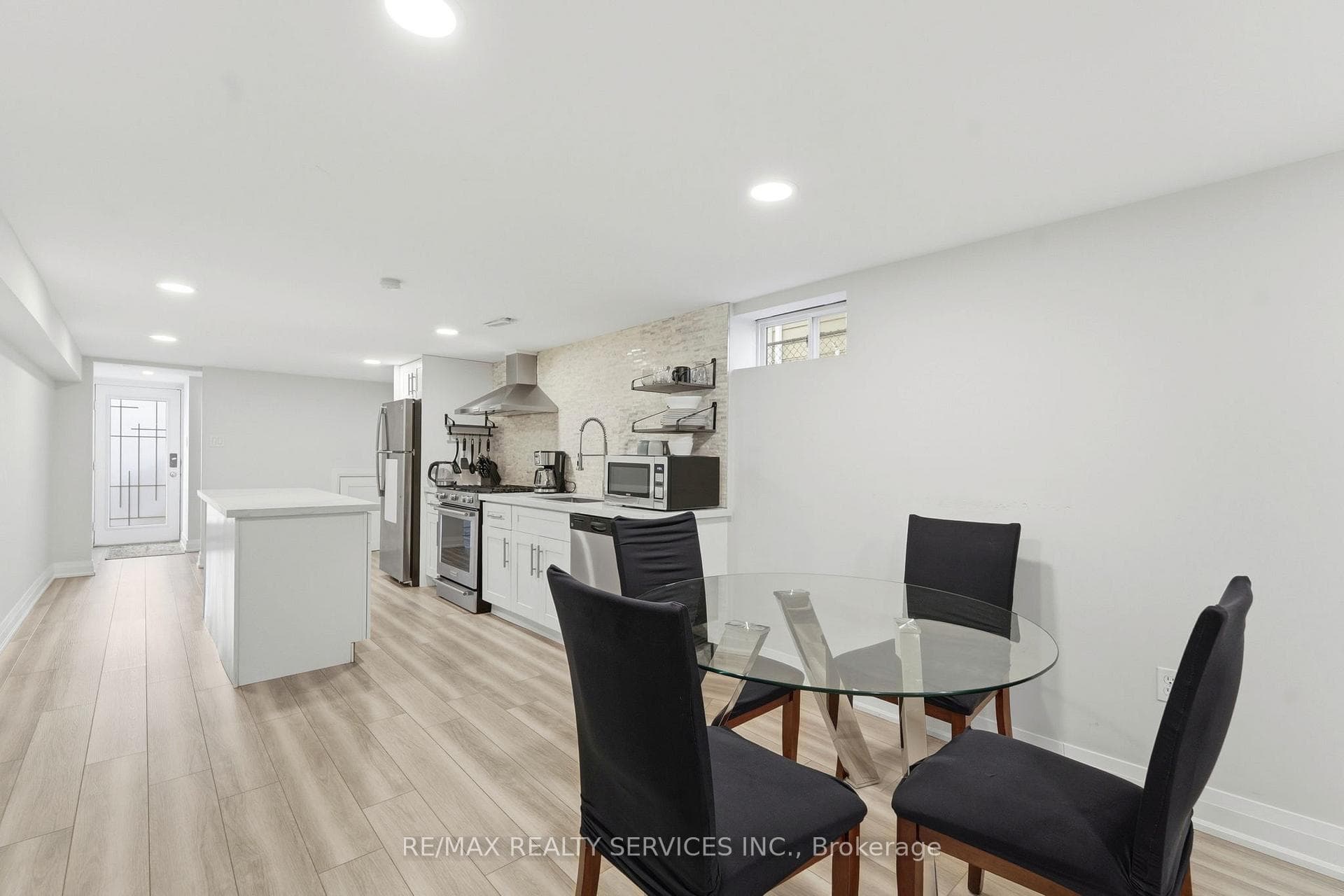 1305 Consort Crescent Unit BSMT photo 14