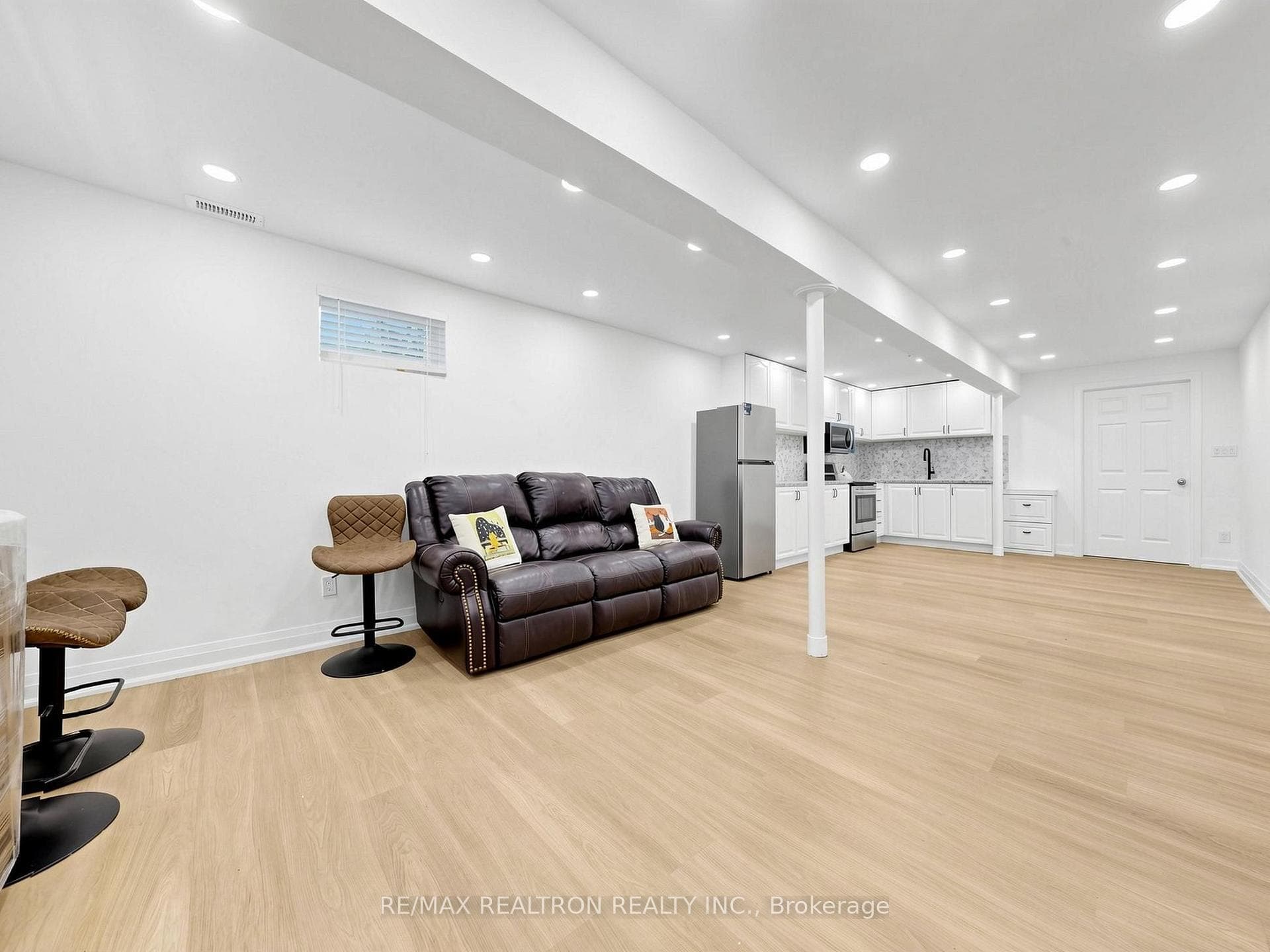 4 Lyons Lane photo 39