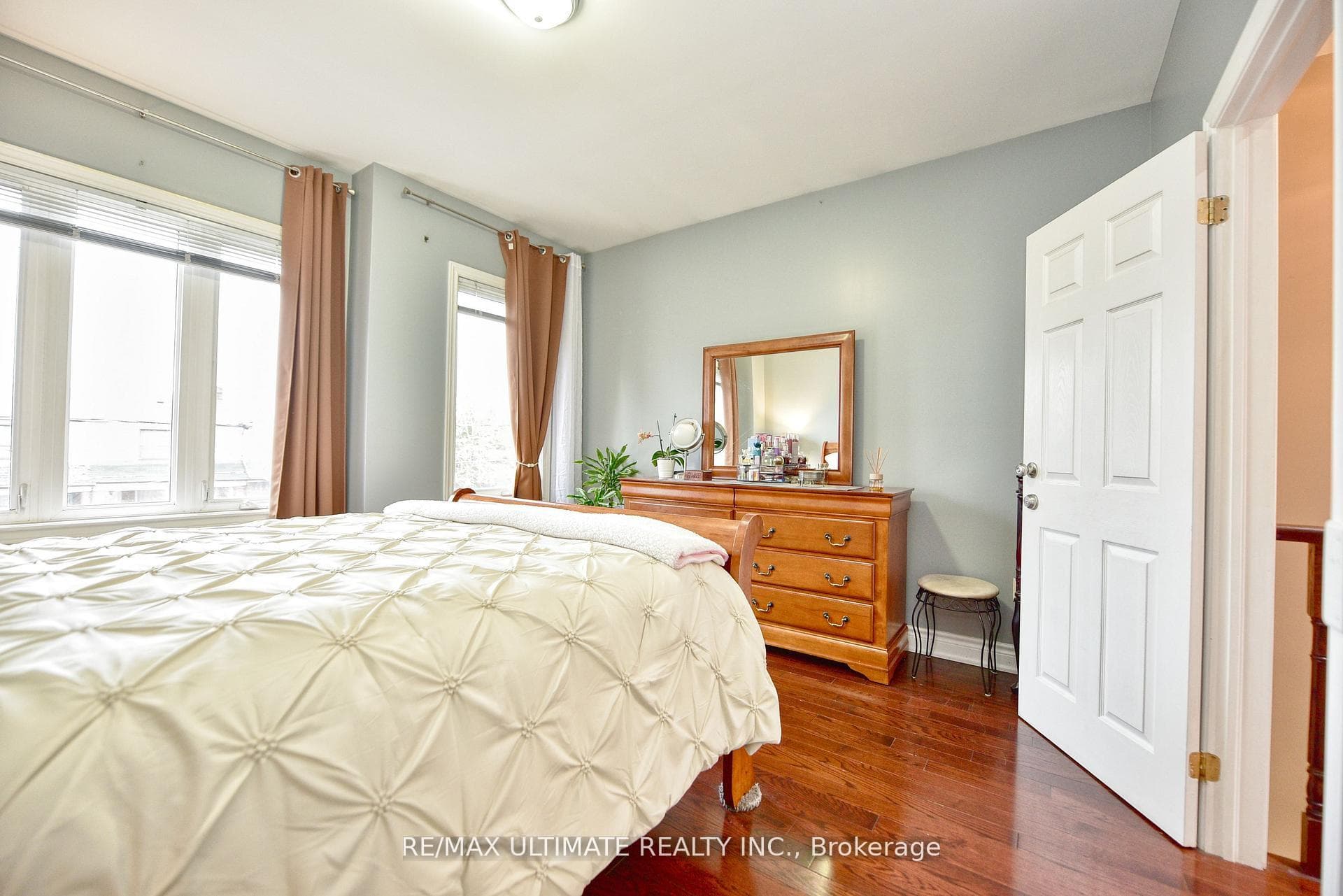 227 Earlscourt Avenue photo 16