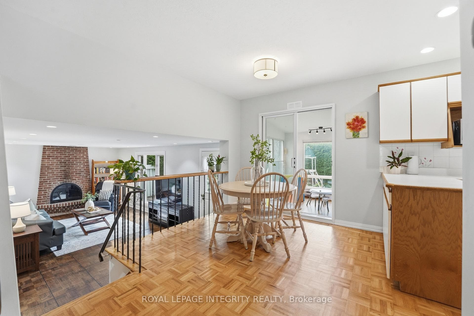 6 Woodview Crescent photo 8