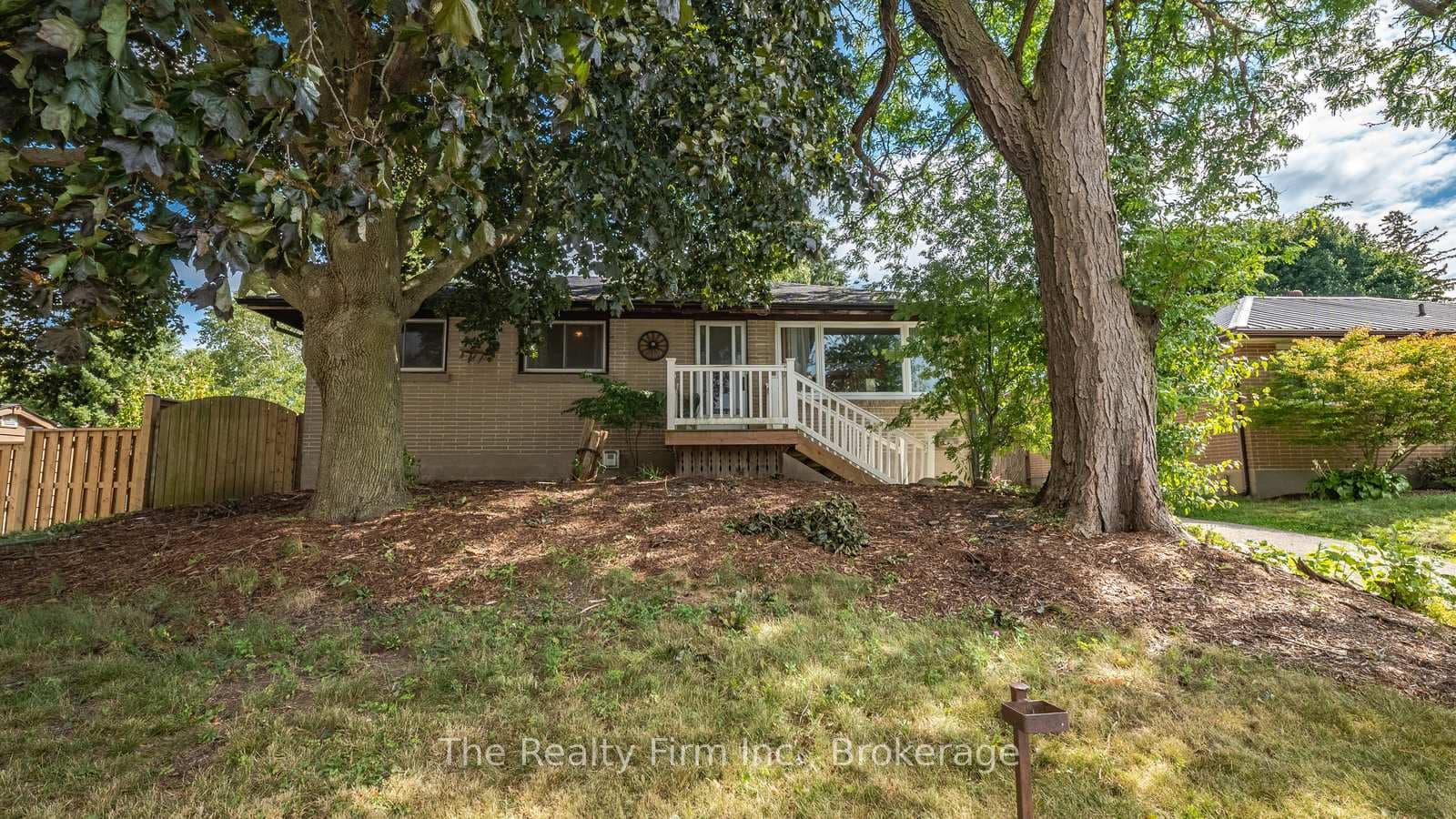 912 Alice Street photo 2