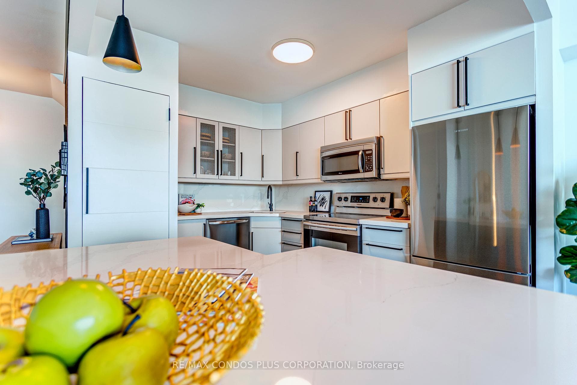 33 Harbour Square Unit 1821 photo 11