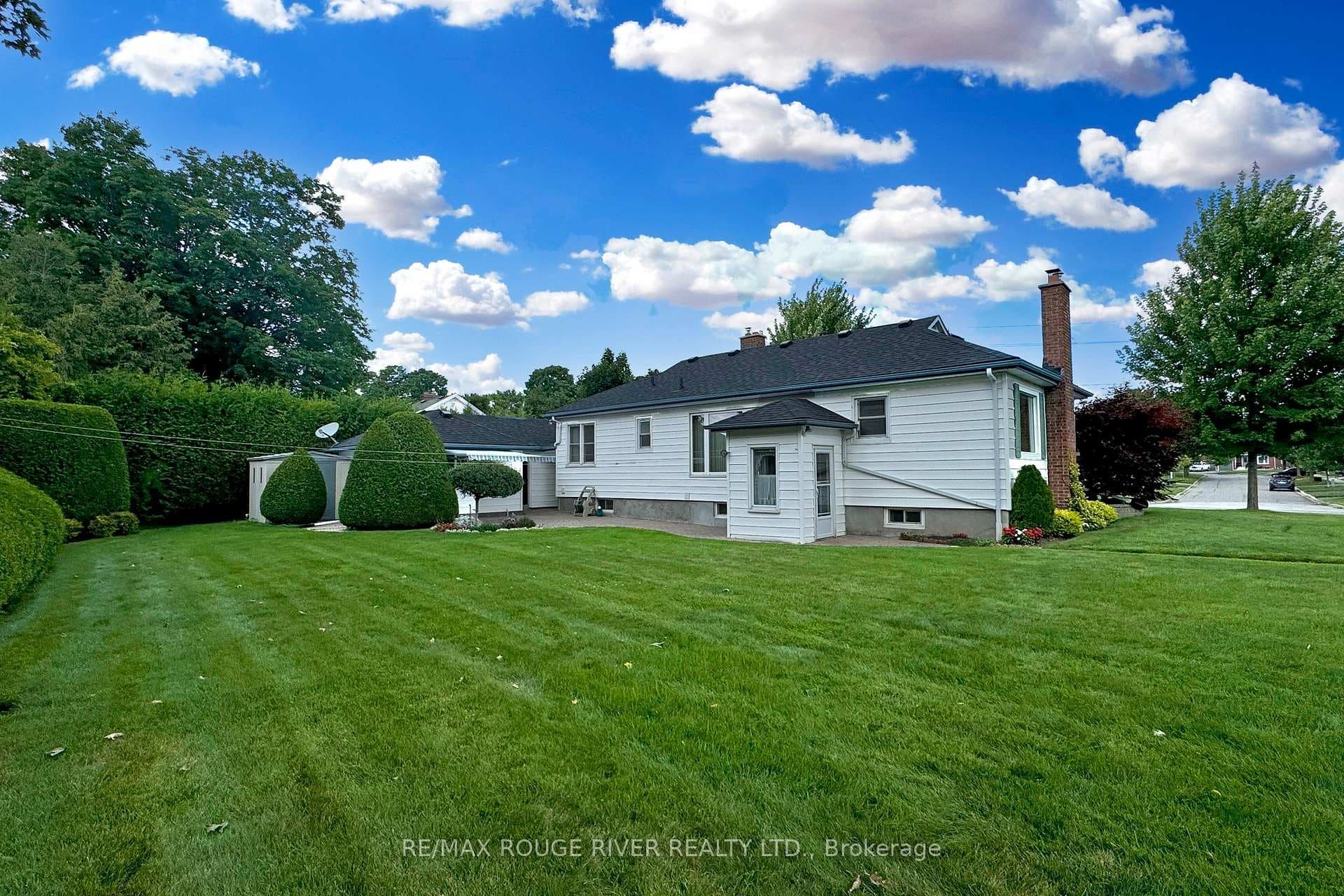 210 Scugog Street photo 5